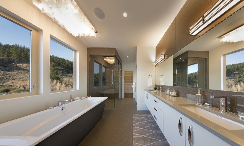 Expansive Bathroom